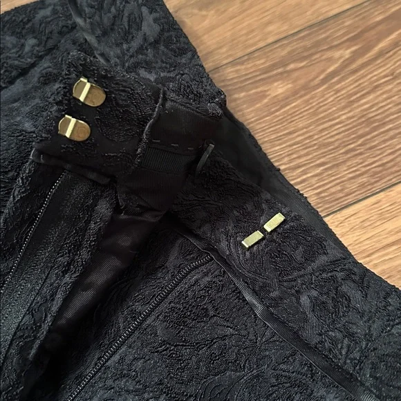 Massimo DUTTI Cigarette Pant with embroidered floral design - Picture 4 of 7